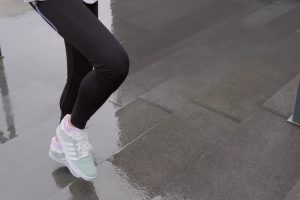 清晨跑步的女人励志视频素材