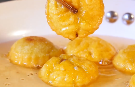 油炸小饼薯条街边小吃视频素材