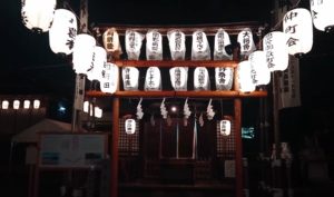日本夜晚冷清街景走路视频素材