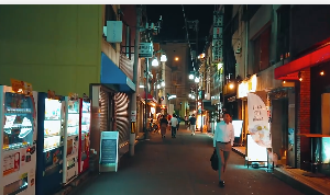 繁华街上晚上街景人群走路视角视频素材