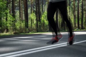 森林公路跑步励志视频素材