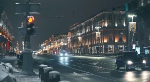 冬季雪后夜晚景色车流视频素材