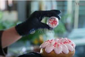 花朵甜甜圈撒装饰品短视频素材