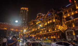 航拍重庆洪崖洞近景夜景短视频素材