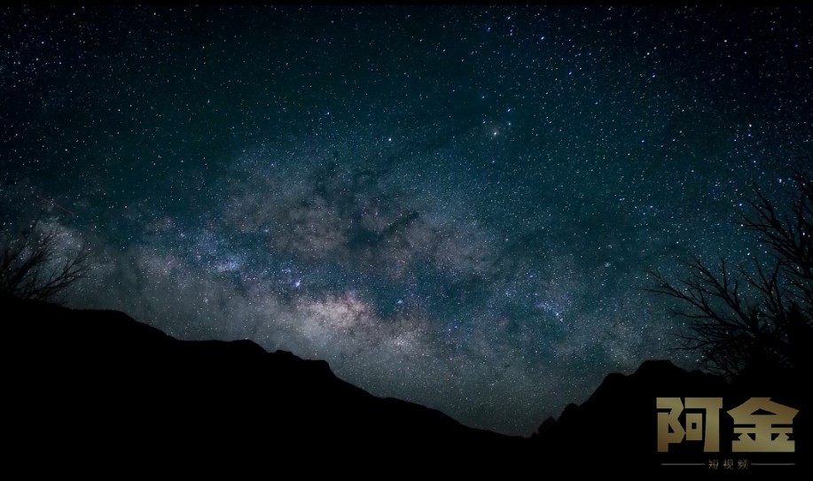 星空银河系风景背景夜空中星轨天文仰拍自然美景夜晚延时视频素材插图3