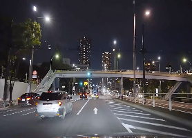 灯火通明夜间城市开车视频素材
