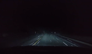 阴森小道夜晚开车视频素材