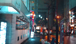 雨后街头灯光璀璨镜头走路视角视频素材