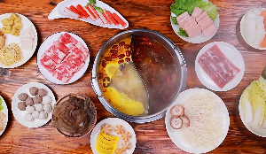 镜头推进鸳鸯火锅配菜视频素材