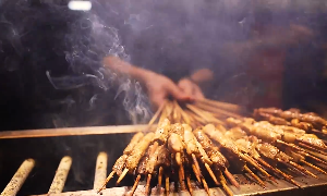 烟熏烤串街边小吃视频素材