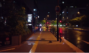 CBD夜晚街上雨中行人视频素材